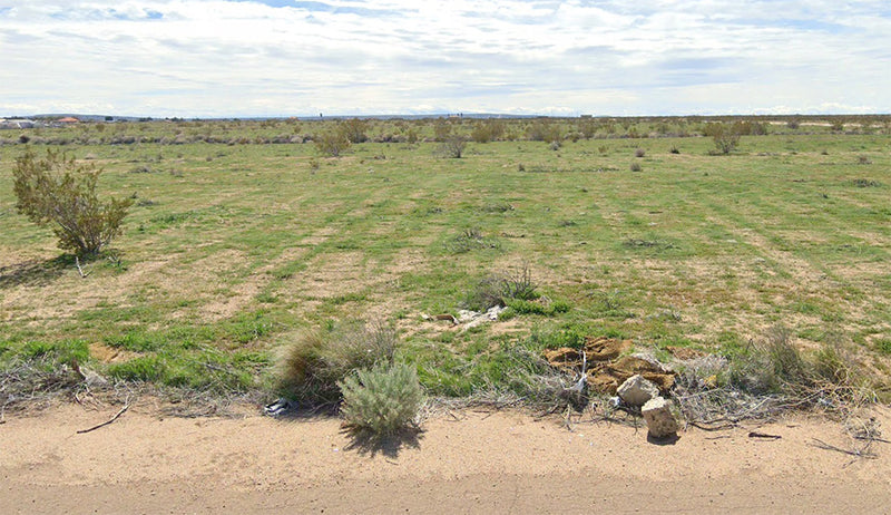 0.25 Acres – Kern County, CA - Land Near Airport: Prices Taking Off!