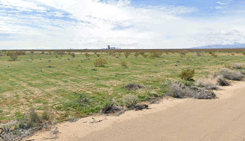 0.25 Acres – Kern County, CA - Land Near Airport: Prices Taking Off!