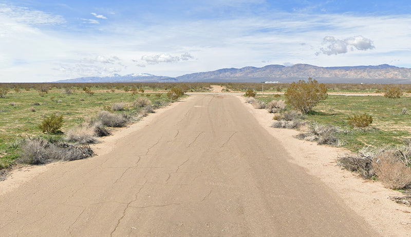 0.25 Acres – Kern County, CA - Land Near Airport: Prices Taking Off!