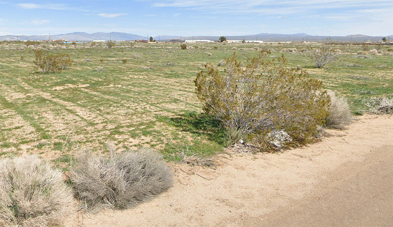 0.25 Acres – Kern County, CA - Land Near Airport: Prices Taking Off!